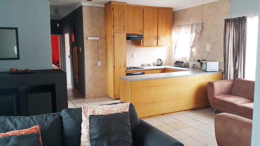 Africa Sky Guest House Rustenburg Exterior photo