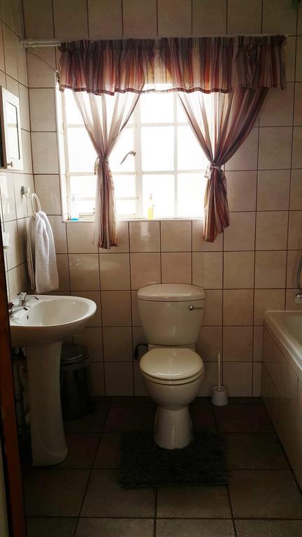 Africa Sky Guest House Rustenburg Exterior photo